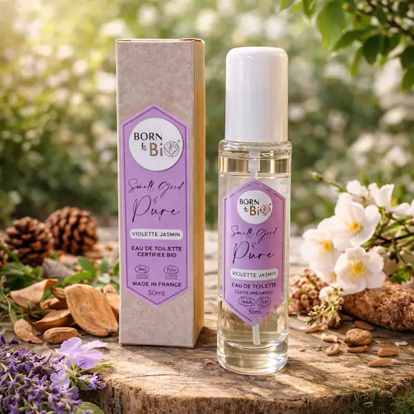 Born to Bio Violette Jasmin naturlig parfume med æske omgivet af blomster og botaniske ingredienser.